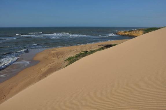 Encontro do deserto com o mar, no extremo norte da América do Sul, península La Guajira, na Colômbia